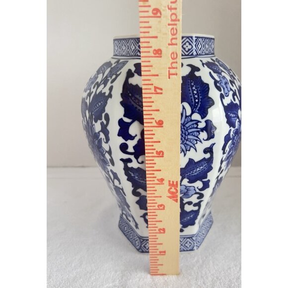 VTG Chinoiserie Blue White Vase Footed Floral Design Asian Home Decor 9"H x 6.5" - Picture 5 of 7